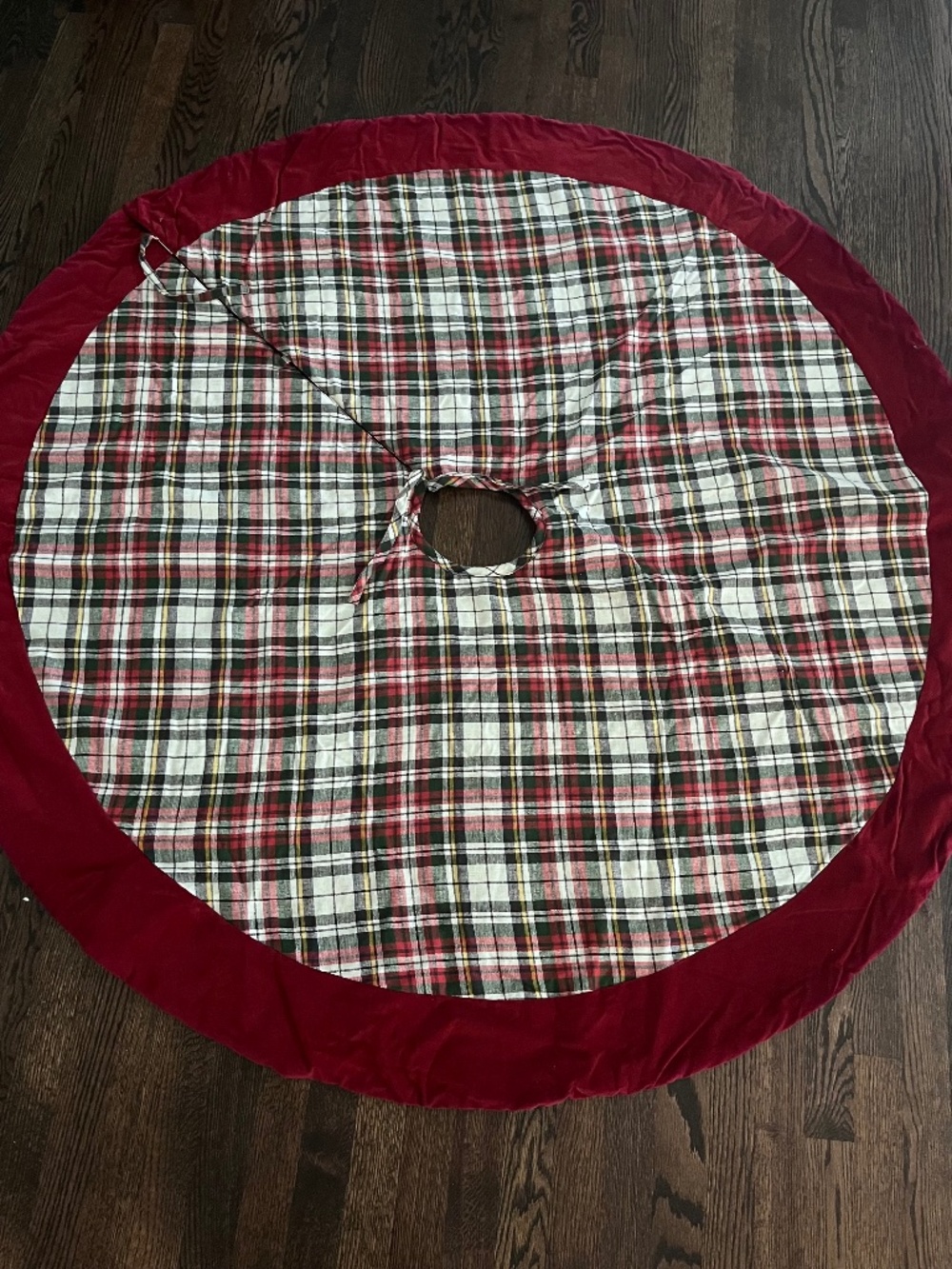 Pottery Barn Denver Tartan Christmas Tree Skirt Red Velvet Border NEW IN BOX
